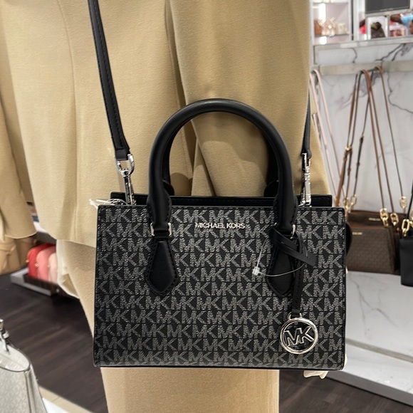 MICHAEL KORS
Sheila Small Faux Saffiano Leather Satchel
Black/Silver  
NWT - Picture 5 of 16